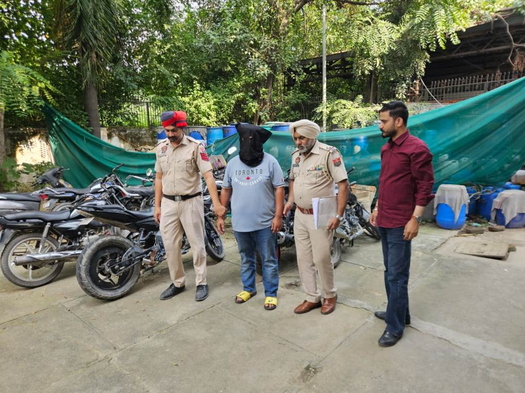 Special antigangster campaign SAS Nagar Police arrest one with illegal weapon 315bore countrymade pistol and live cartridge recovered